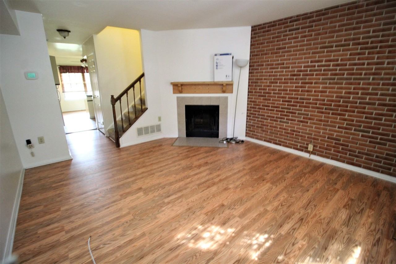 109 N Ann St - Photo 3 of 31