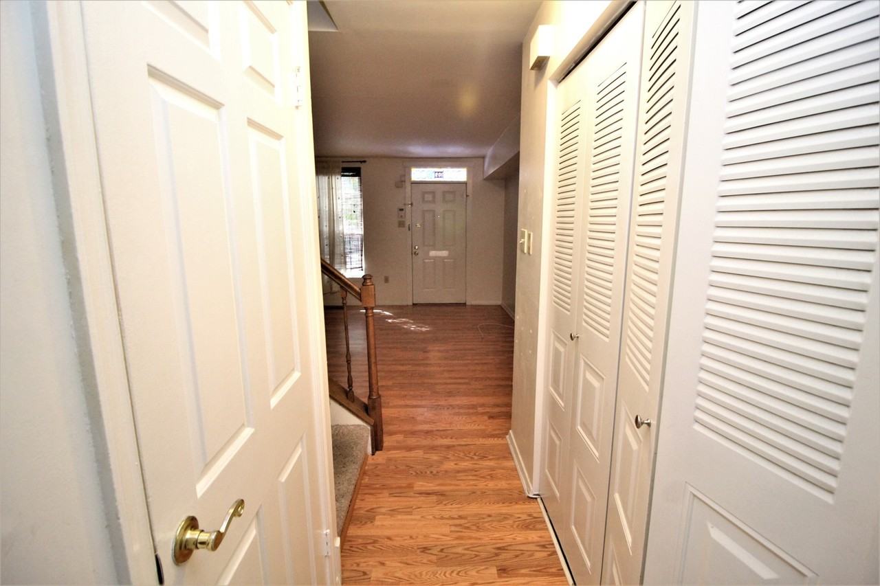 109 N Ann St - Photo 4 of 31
