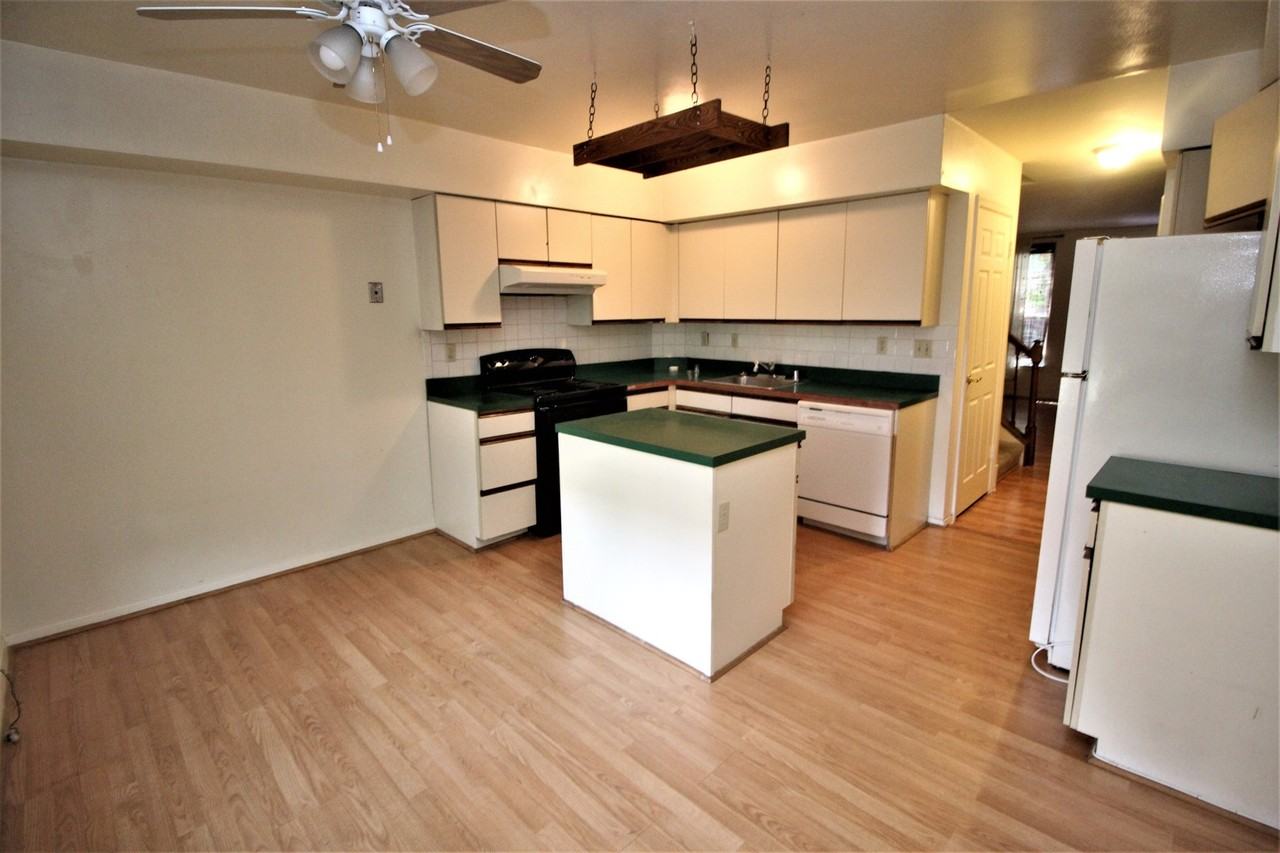 109 N Ann St - Photo 7 of 31