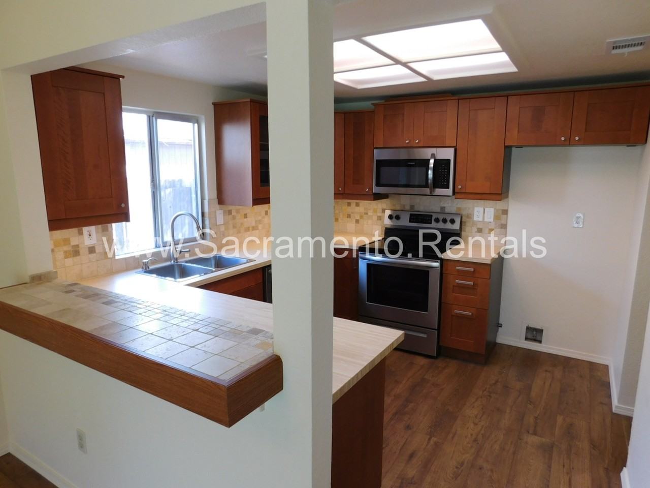 7313 Bruno Way - Photo 4 of 17