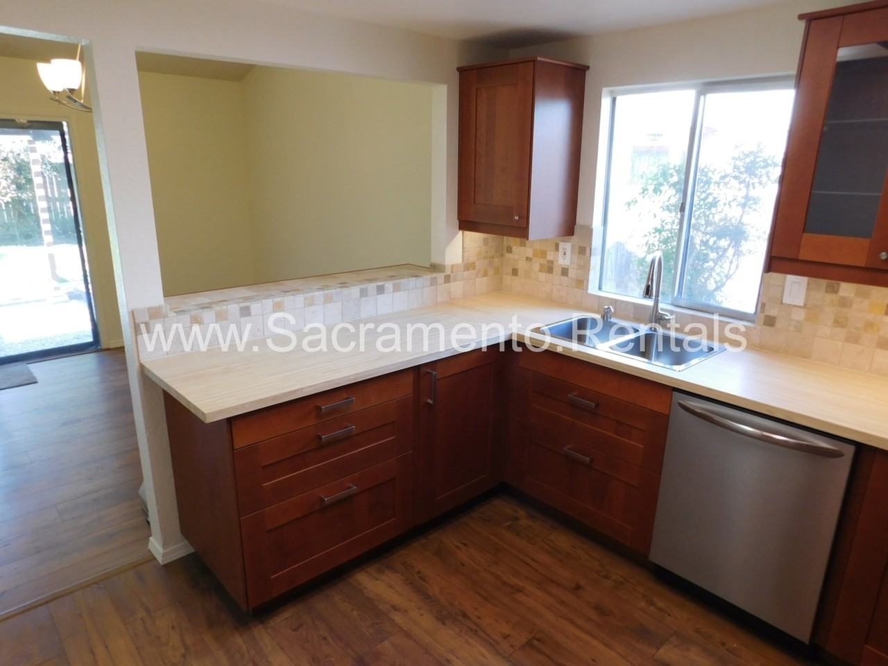 7313 Bruno Way - Photo 5 of 17