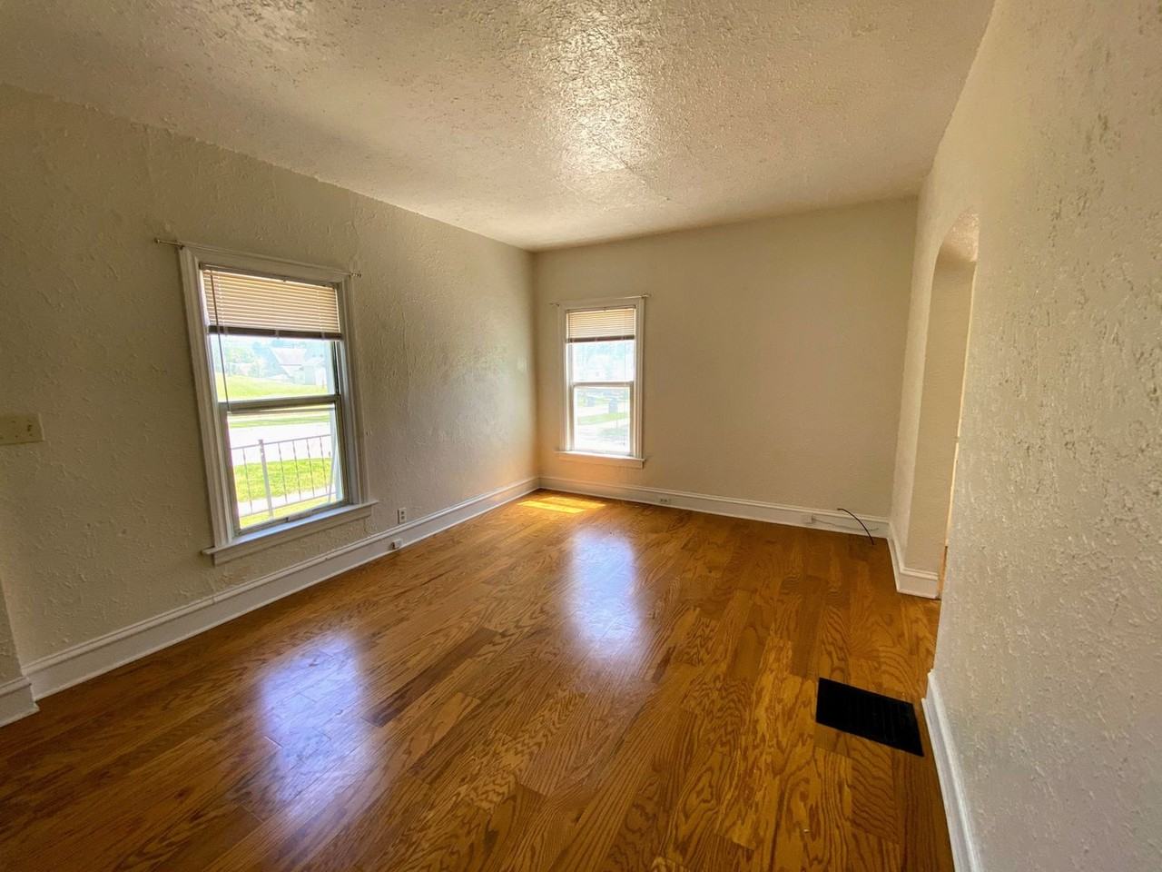 1301 North Ave Ne - Photo 3 of 11