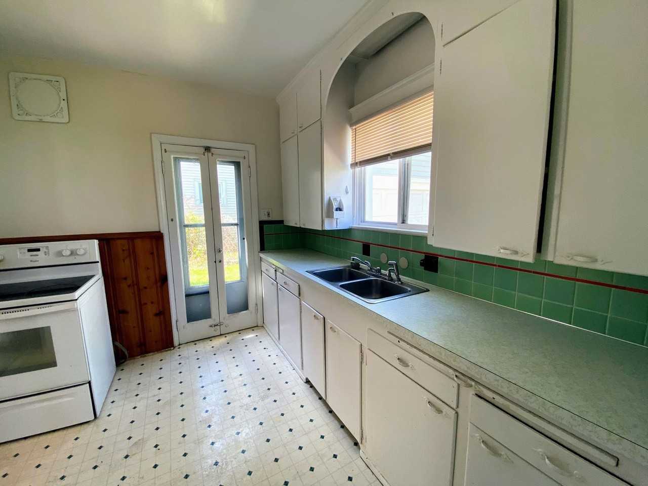 1301 North Ave Ne - Photo 7 of 11
