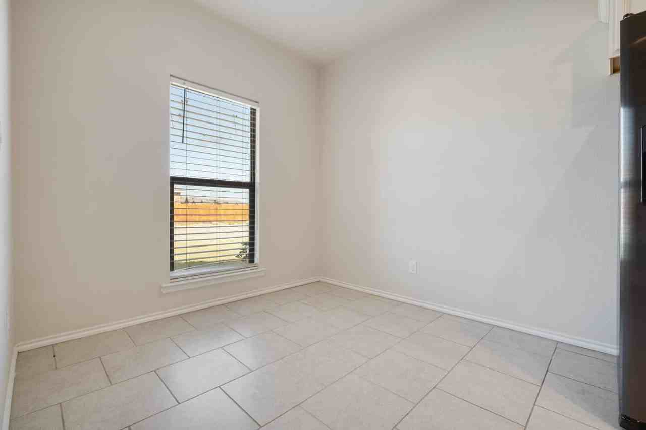 10121 Virginia Ave - Photo 5 of 20