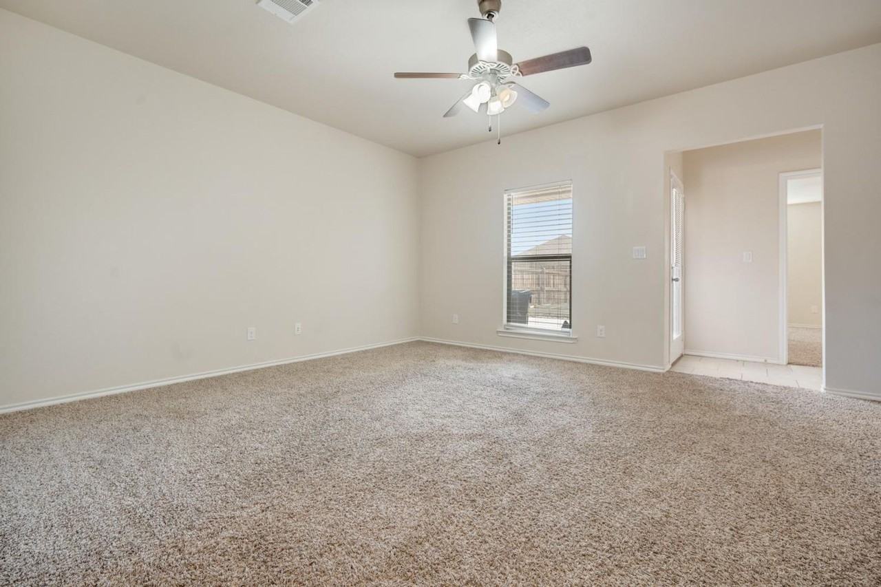 10121 Virginia Ave - Photo 7 of 20