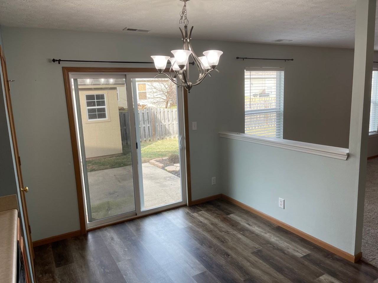250 Chapelhill Dr - Photo 4 of 12