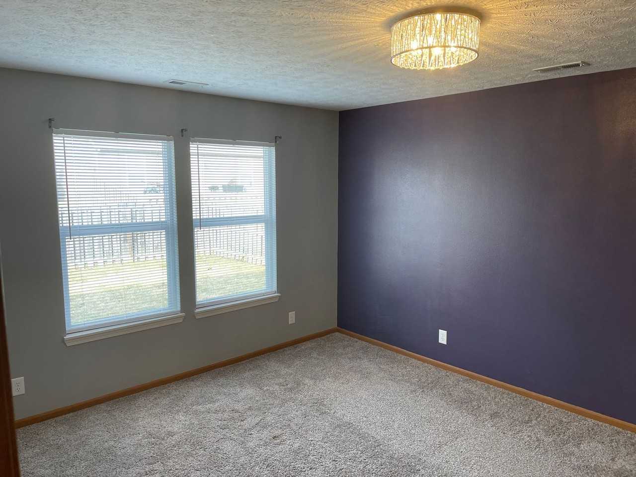 250 Chapelhill Dr - Photo 5 of 12