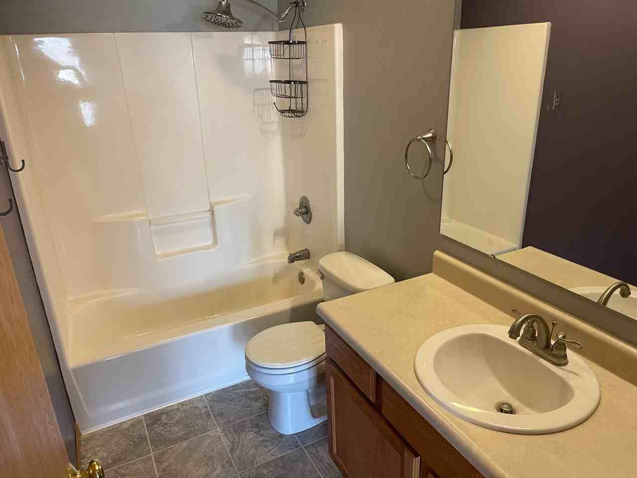 250 Chapelhill Dr - Photo 6 of 12