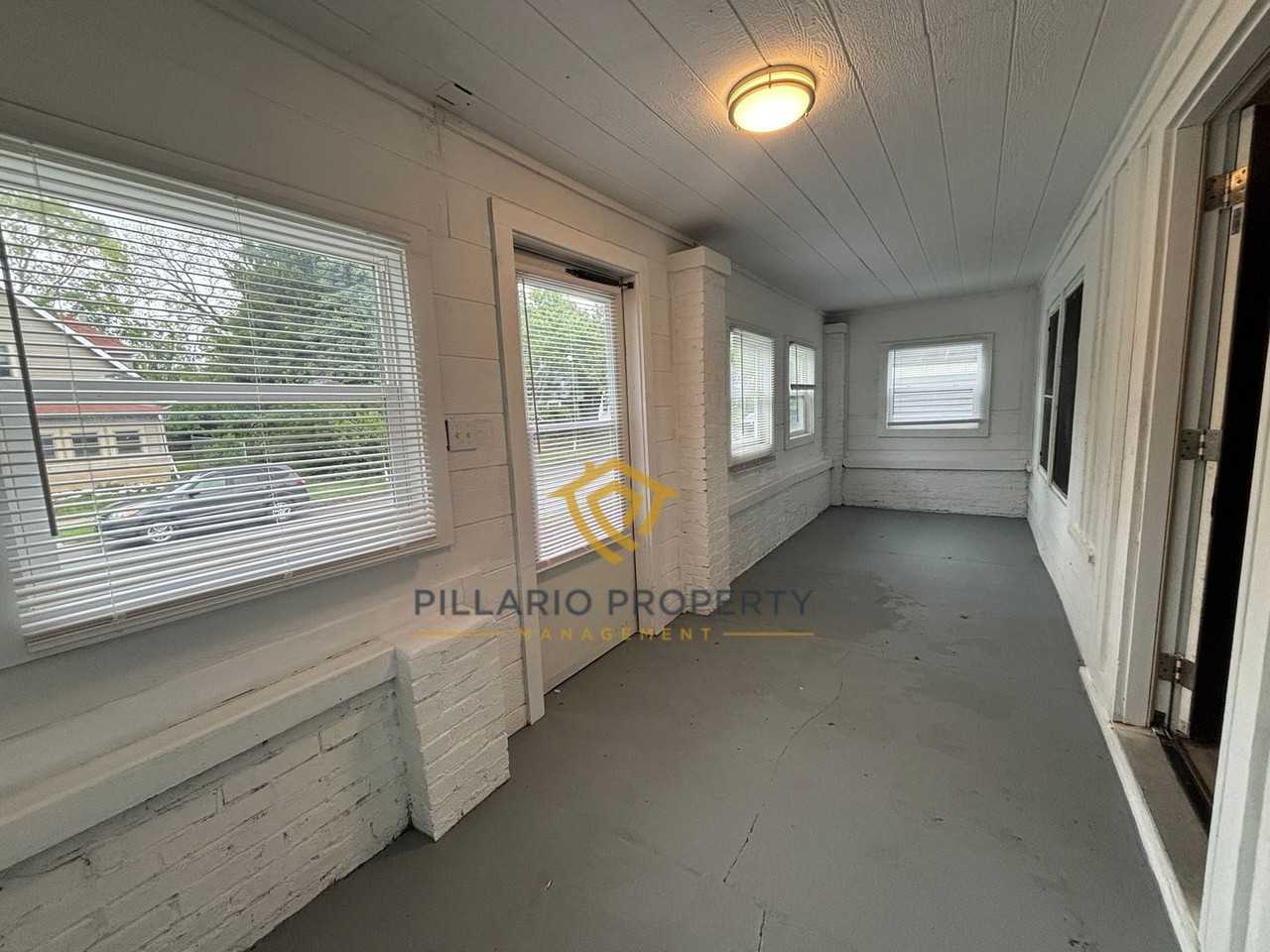 1023 N Pershing Ave - Photo 3 of 17