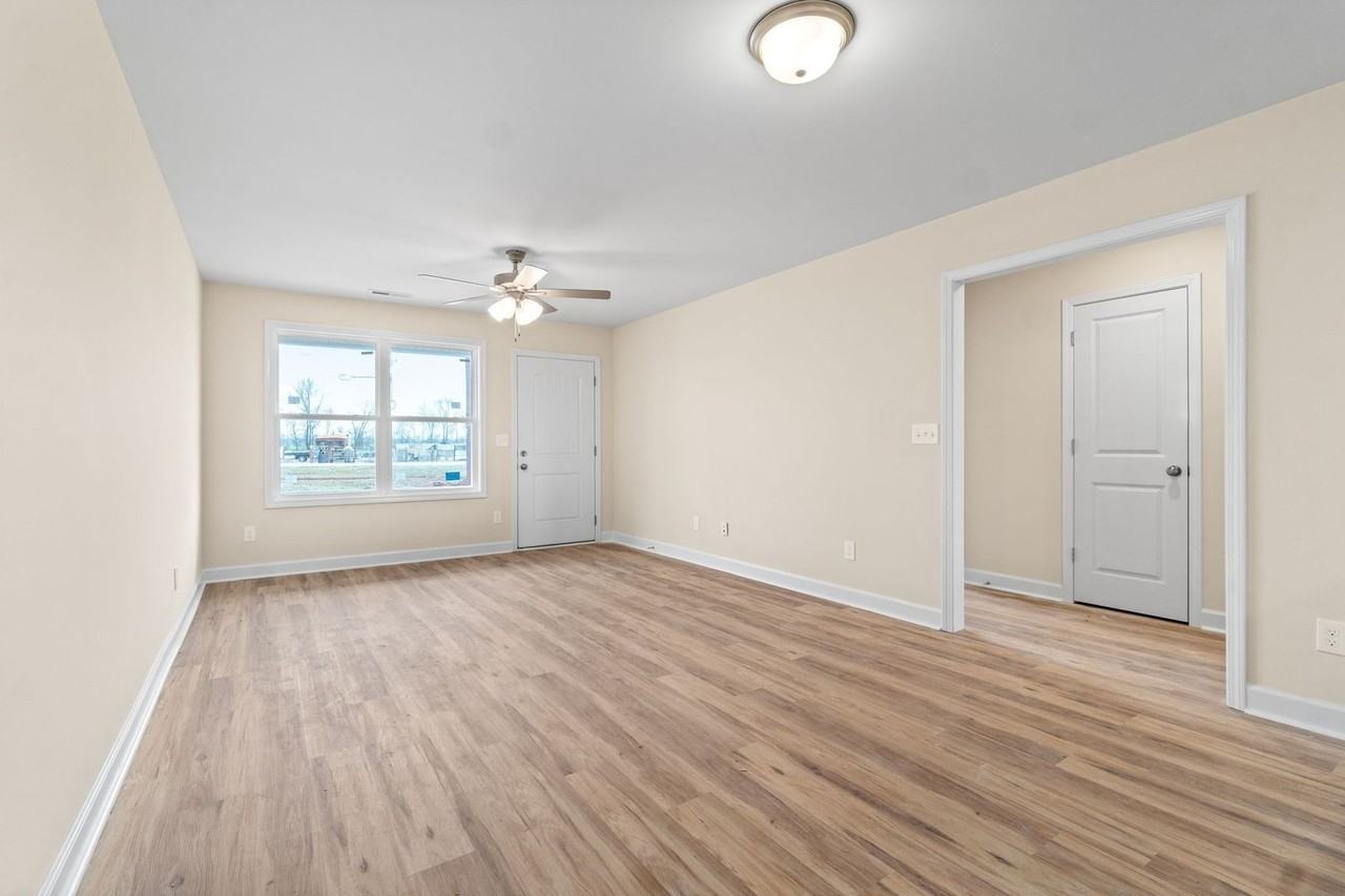9530 Russellville Rd #D - Photo 4 of 21