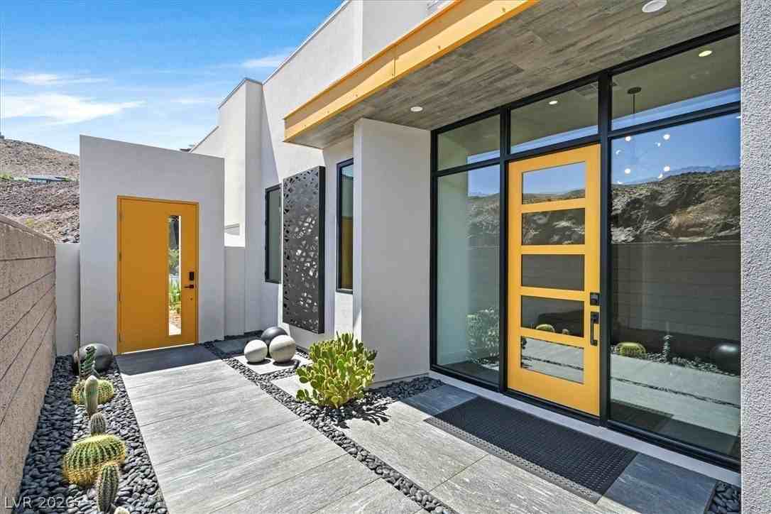 692 Scenic Cliff Dr - Photo 5 of 50