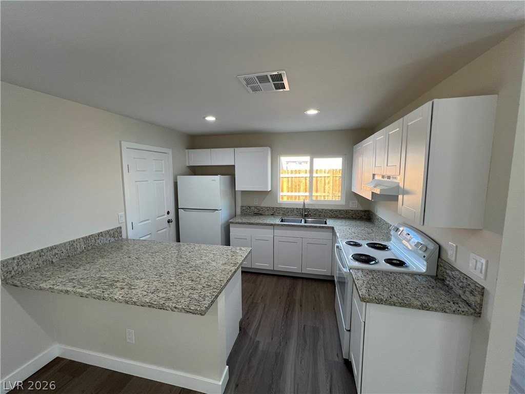 3608 W Bonanza Rd - Photo 7 of 26