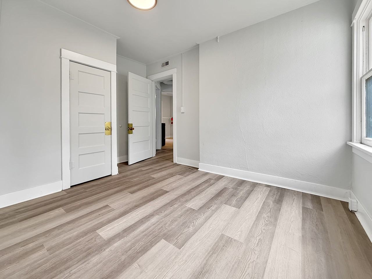 Newly Renovated Duplex - Photo 5 of 23