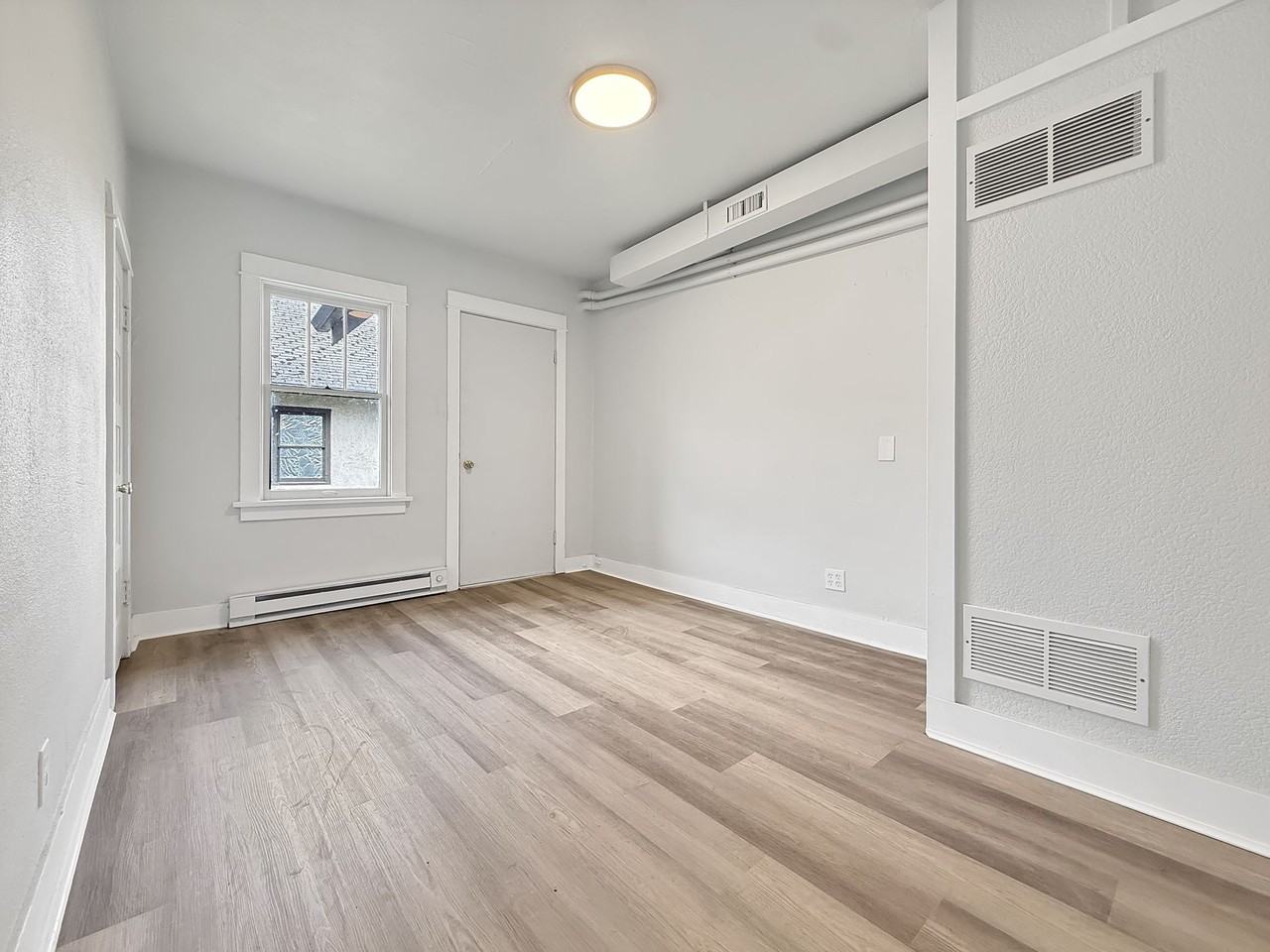 Newly Renovated Duplex - Photo 7 of 23