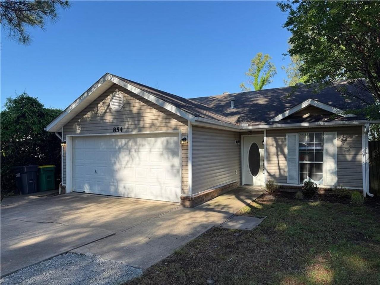 854 Tamarack St - Photo 2 of 18