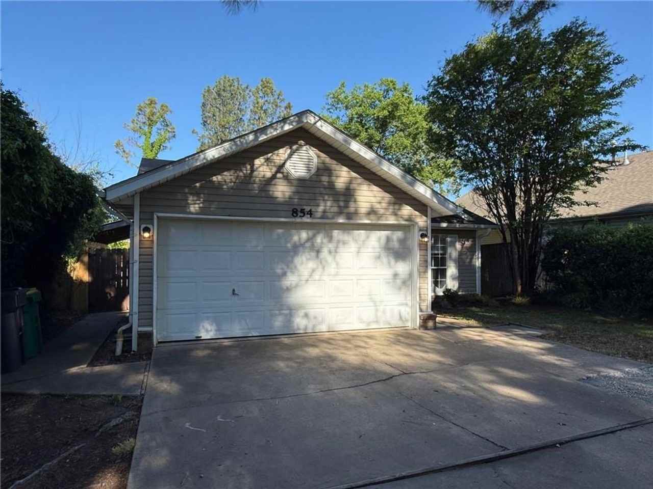 854 Tamarack St - Photo 3 of 18