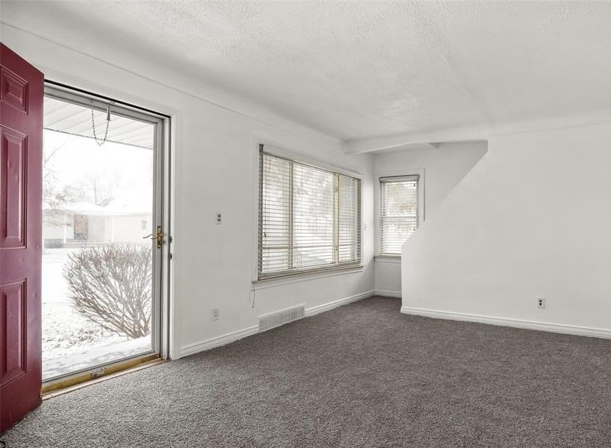 24868 Grove Ave - Photo 2 of 10