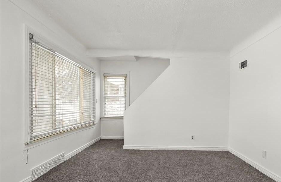 24868 Grove Ave - Photo 3 of 10