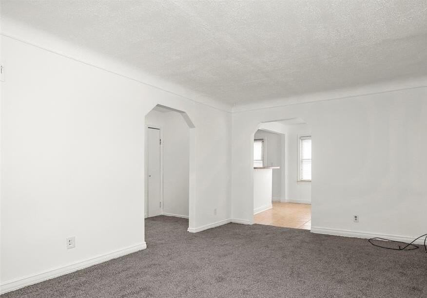 24868 Grove Ave - Photo 4 of 10