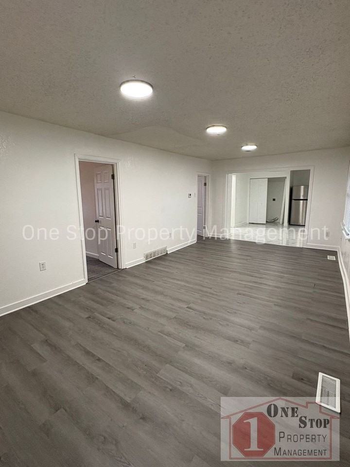 5711 Jackson Ave - Photo 6 of 25