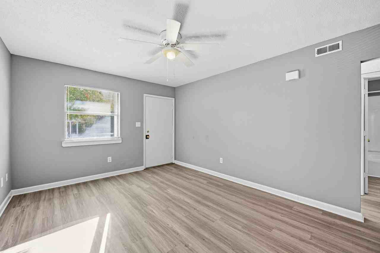 Chimneys Apartments - Photo 3 of 40