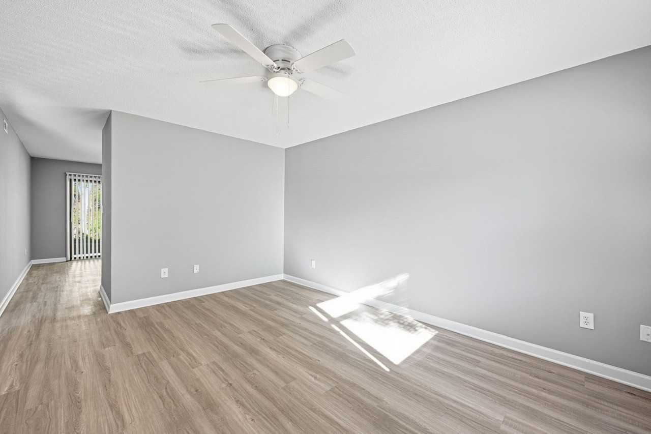Chimneys Apartments - Photo 4 of 29