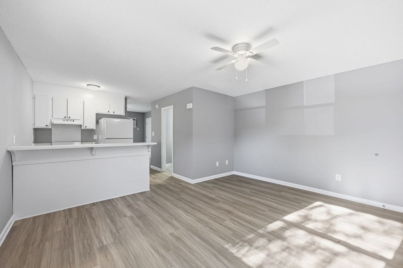 Chimneys Apartments - Photo 4 of 14