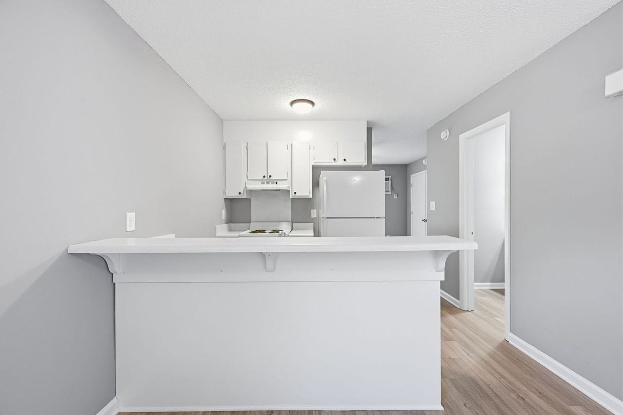 Chimneys Apartments - Photo 5 of 14