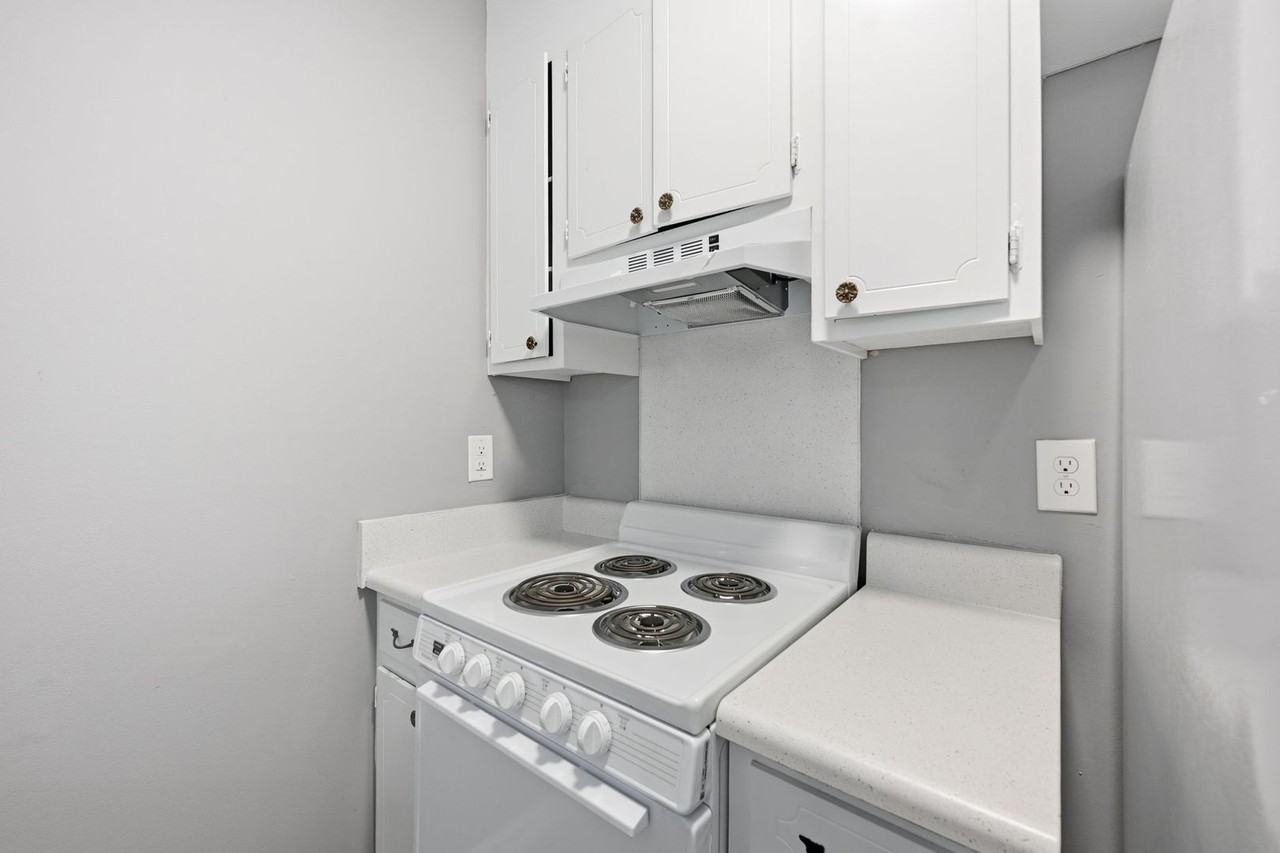 Chimneys Apartments - Photo 6 of 14