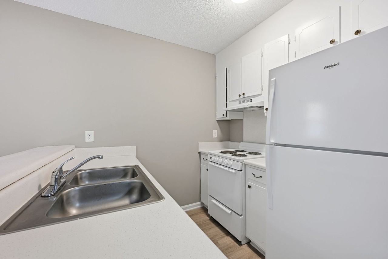 Chimneys Apartments - Photo 7 of 14