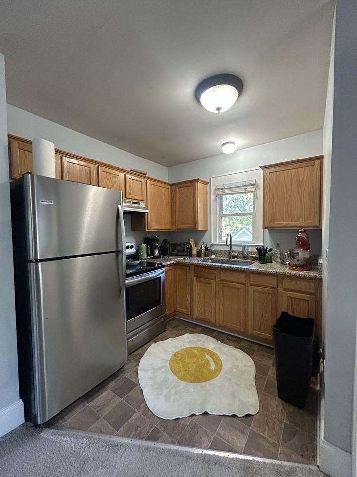 839 Onslow St - Photo 2 of 11