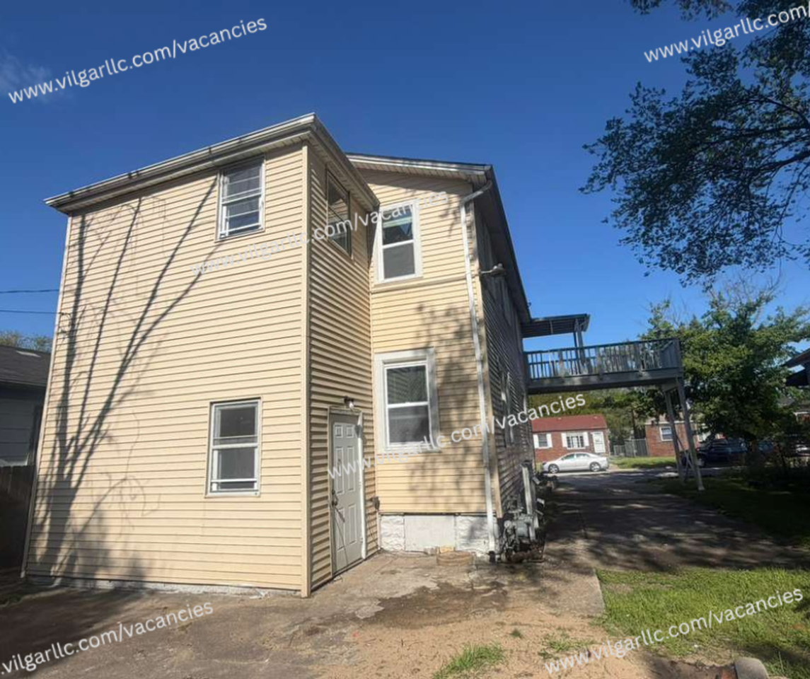 1712 Carolina St - Photo 3 of 37