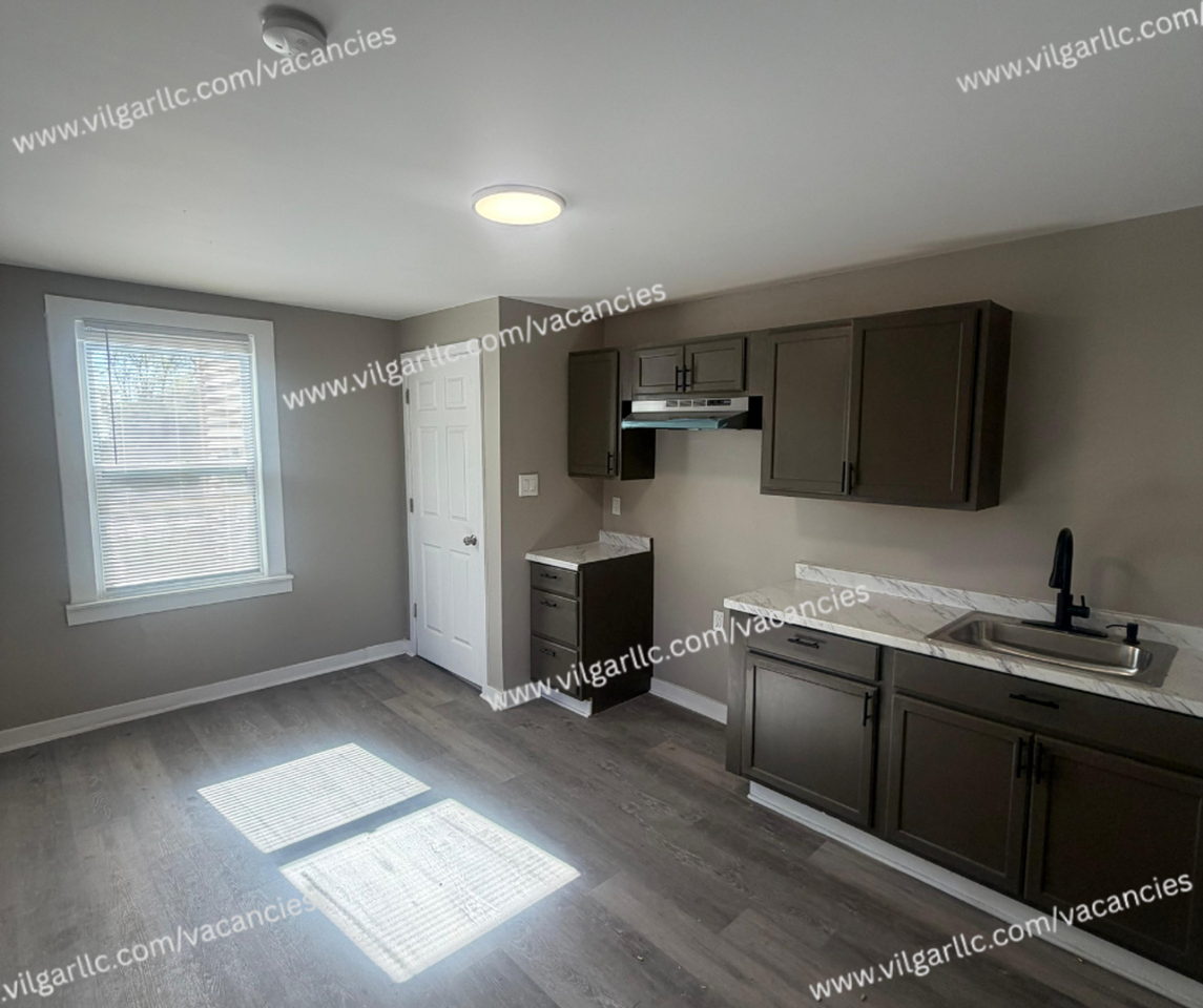 1712 Carolina St - Photo 5 of 37