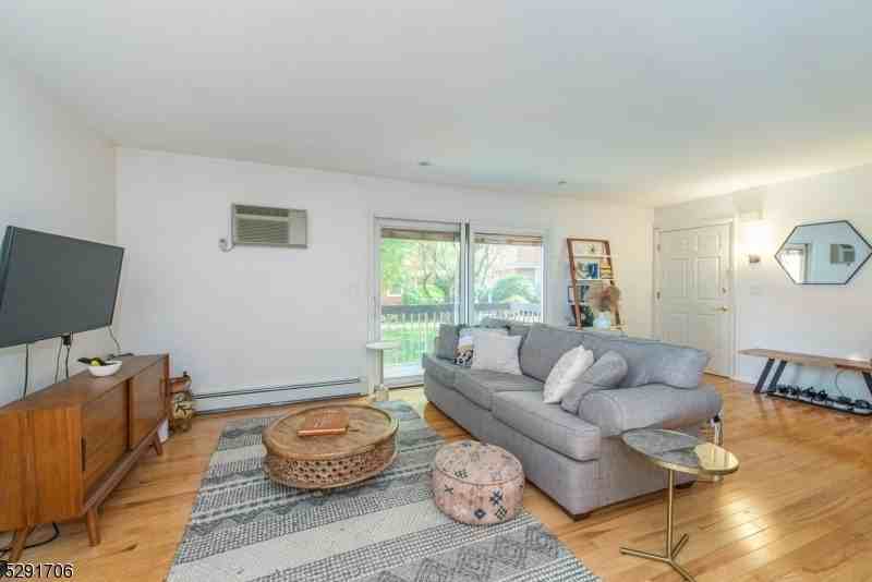 39 Harrison Ave #9 - Photo 4 of 15