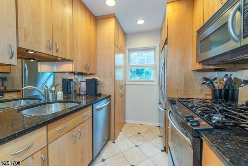 39 Harrison Ave #9 - Photo 7 of 15