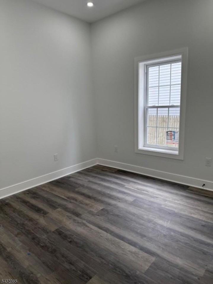 321 Jefferson Ave #1 - Photo 4 of 16