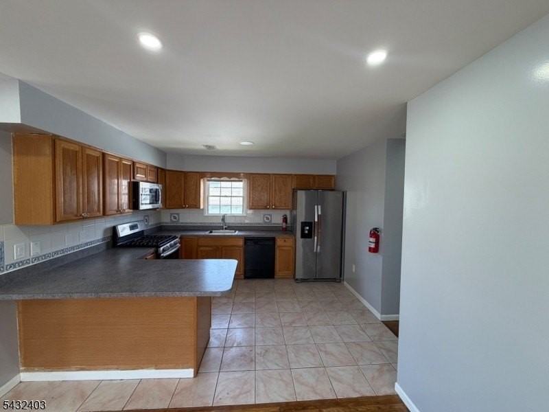 555 1st Ave - Photo 5 of 12