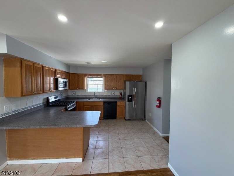 555 1st Ave - Photo 7 of 12