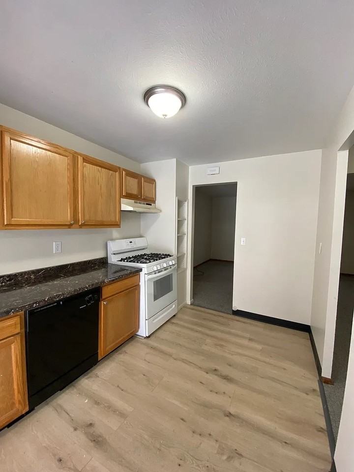Circle Drive Apartments - Photo 2 of 18