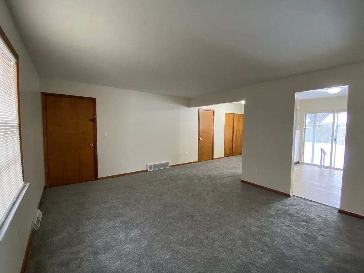 Circle Drive Apartments - Photo 5 of 18