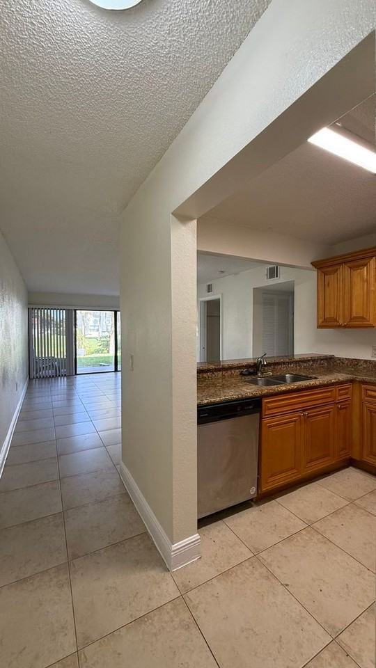 1524 Lake Crystal Dr - Photo 3 of 19