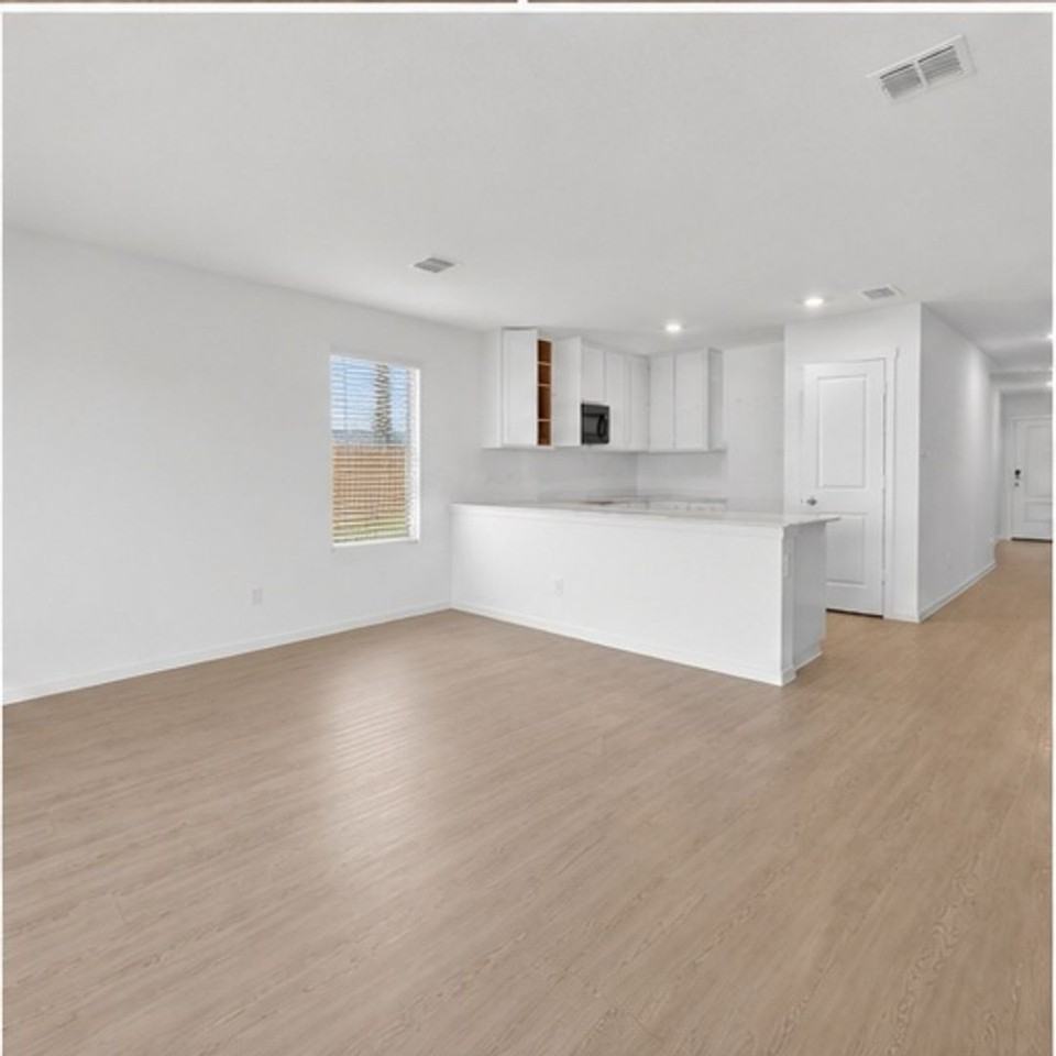 7709 Reese St - Photo 5 of 24
