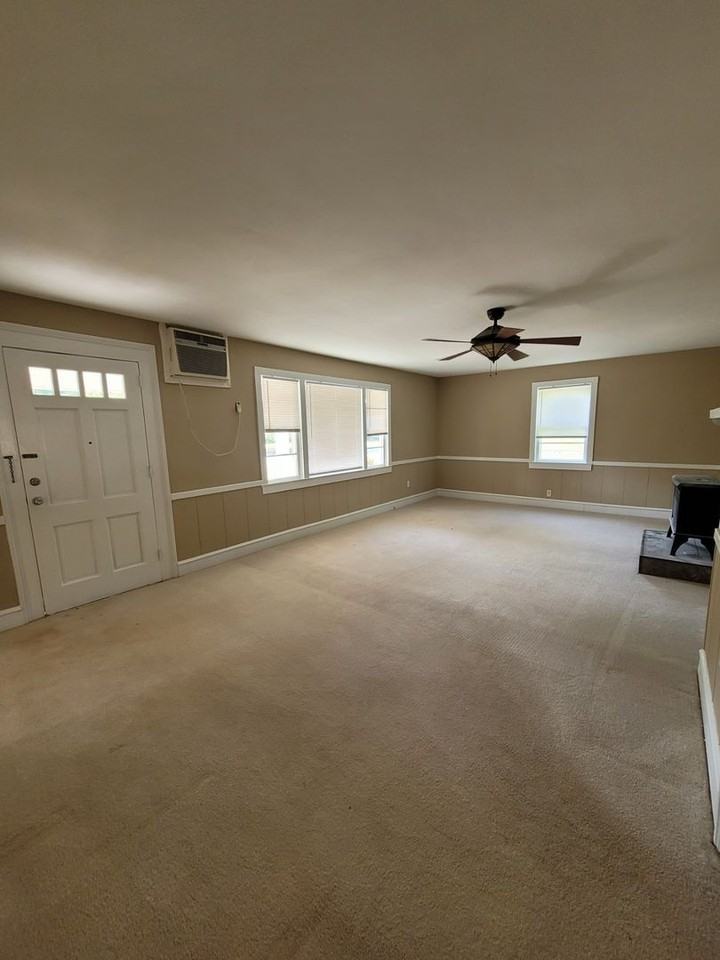 2105 College St - Photo 4 of 19