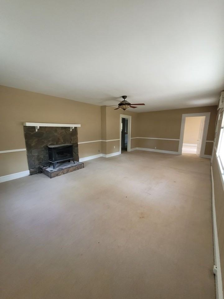 2105 College St - Photo 5 of 19