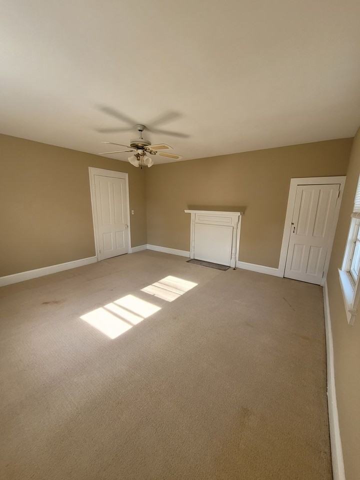 2105 College St - Photo 7 of 19