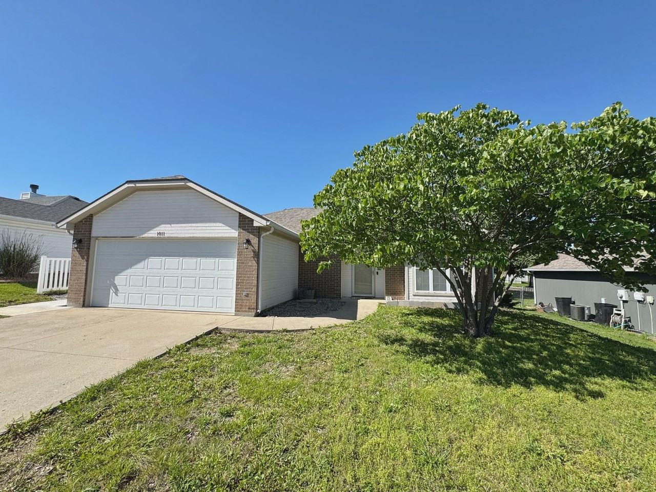 1011 Quincy Dr - Photo 2 of 31