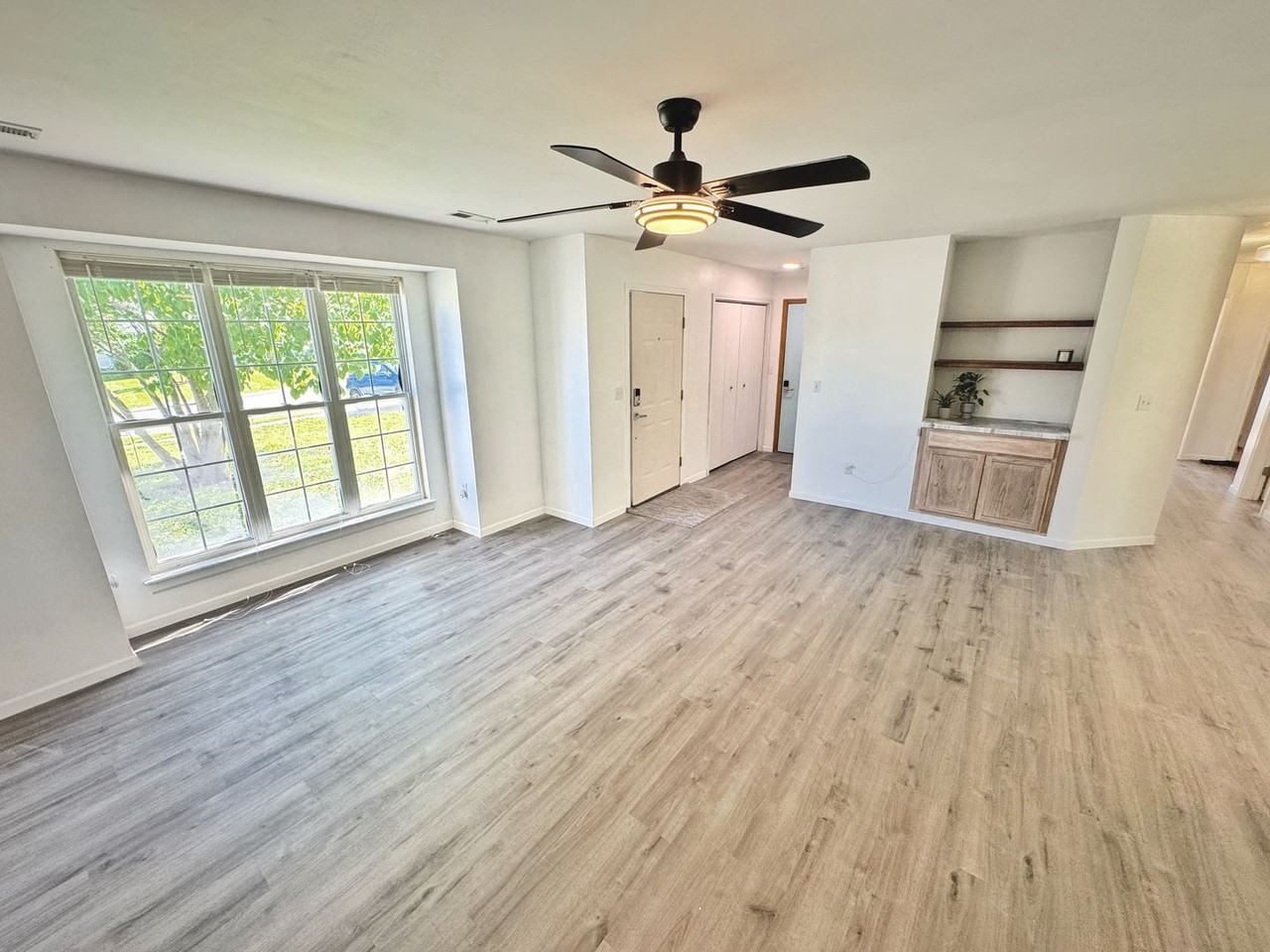 1011 Quincy Dr - Photo 3 of 31