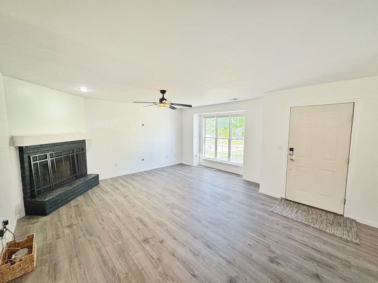 1011 Quincy Dr - Photo 5 of 31