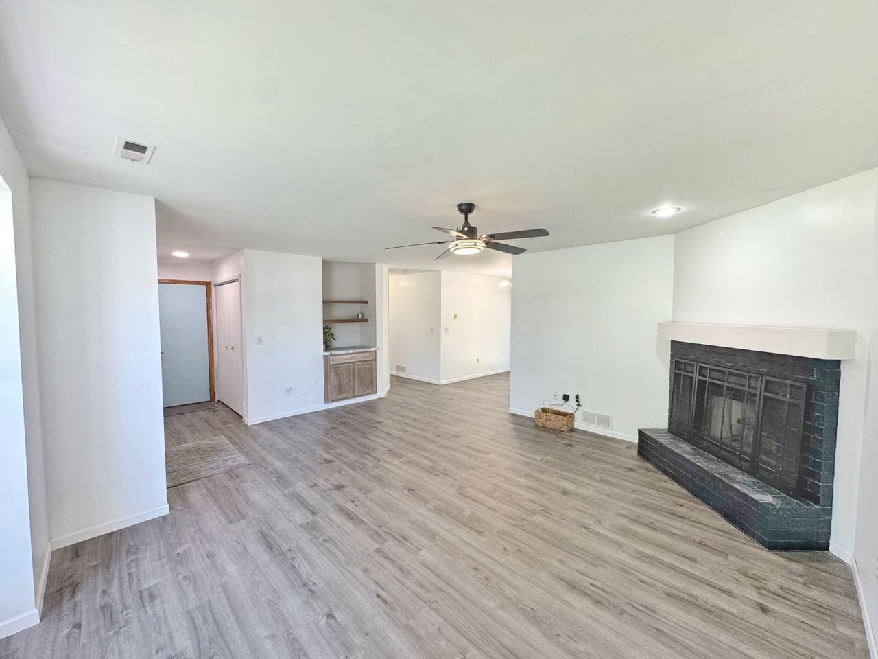 1011 Quincy Dr - Photo 6 of 31