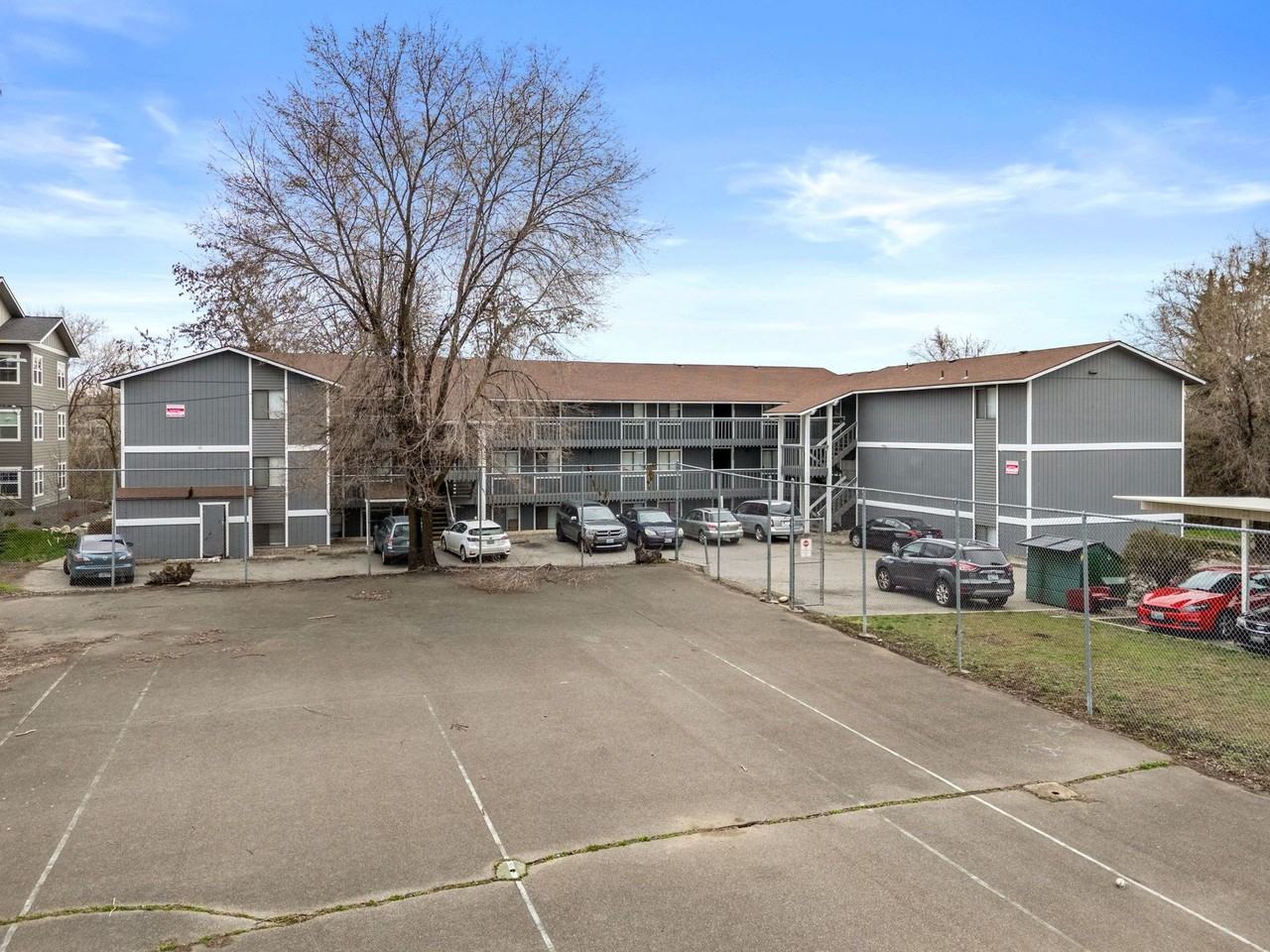 River Court Apartments - Photo 2 of 17